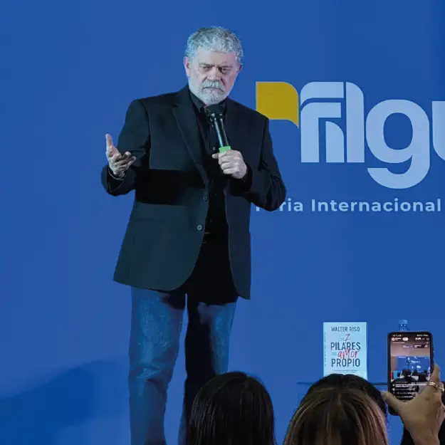 Autores Internacionales